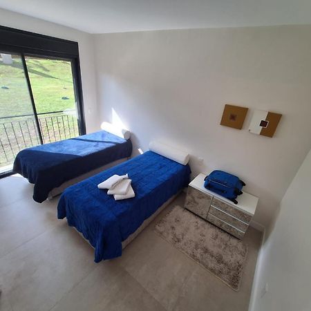 Casa Em Condominio Na Serra Раншу-Кеймаду Экстерьер фото